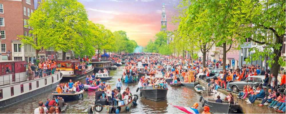 De Koningsdag rommelmarkt in Amsterdam